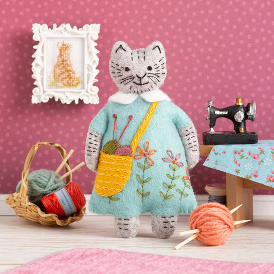 Corinne Lapierre's Mrs Cat Loves Knitting Felt Craft Mini Kit