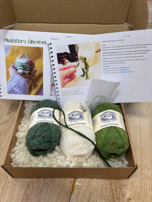 Dot Pebbles Frog - with 2 mini skeins