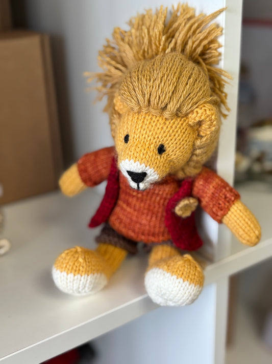 Dapper Dan the Dandy Lion knitting kit