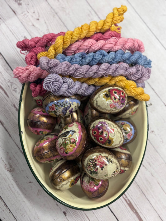 Lucky Dip Nostalgic Mini Easter Egg Tins