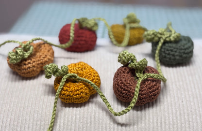 Locket’s Crochet Mini Pumpkin Garland