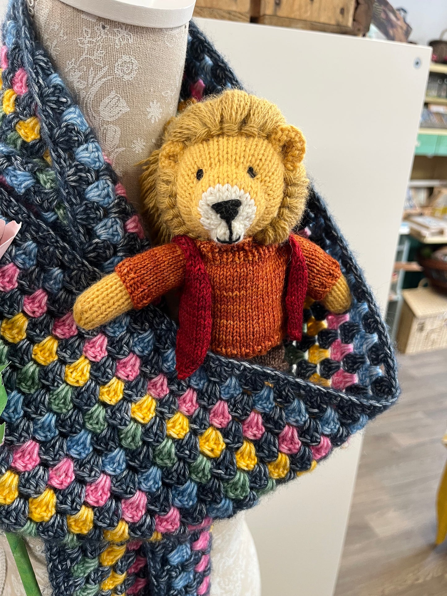 Dapper Dan the Dandy Lion knitting kit
