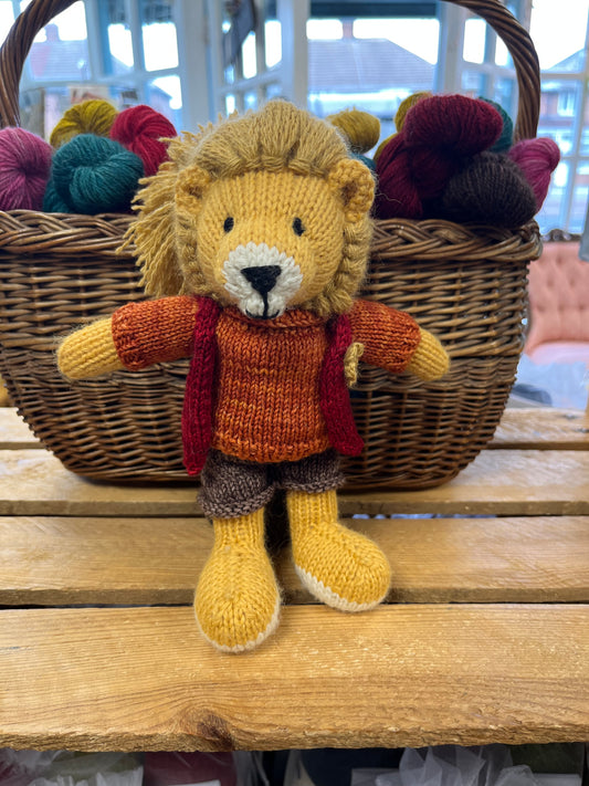 Dapper Dan the Dandy Lion knitting kit