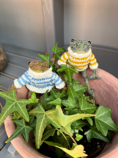 *updated* Dot Pebbles Frog - with 2 mini skeins