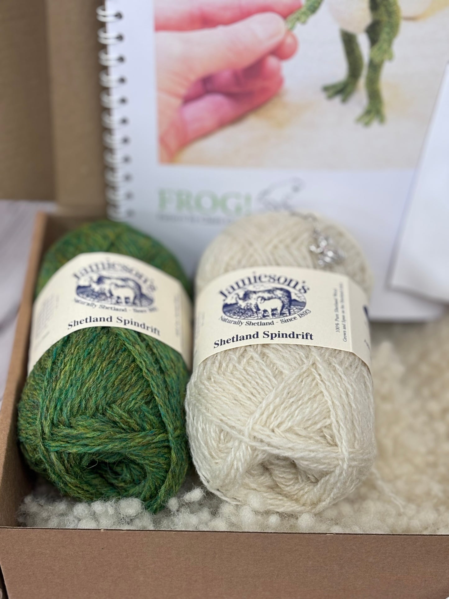 *updated* Dot Pebbles Frog - with 2 mini skeins