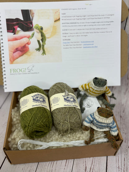 *updated* Dot Pebbles Frog - with 2 mini skeins