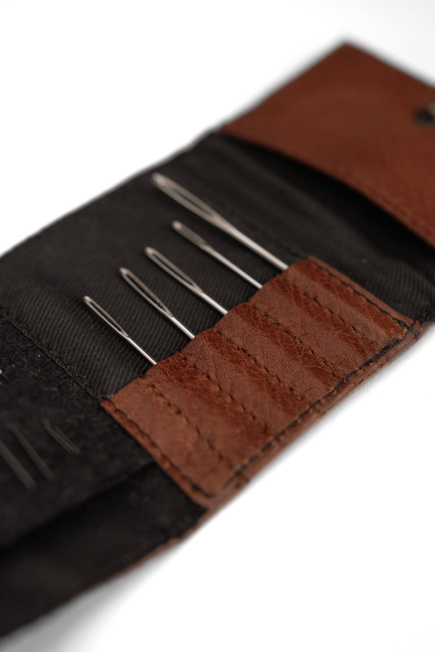 Muud - Carla Needle Case