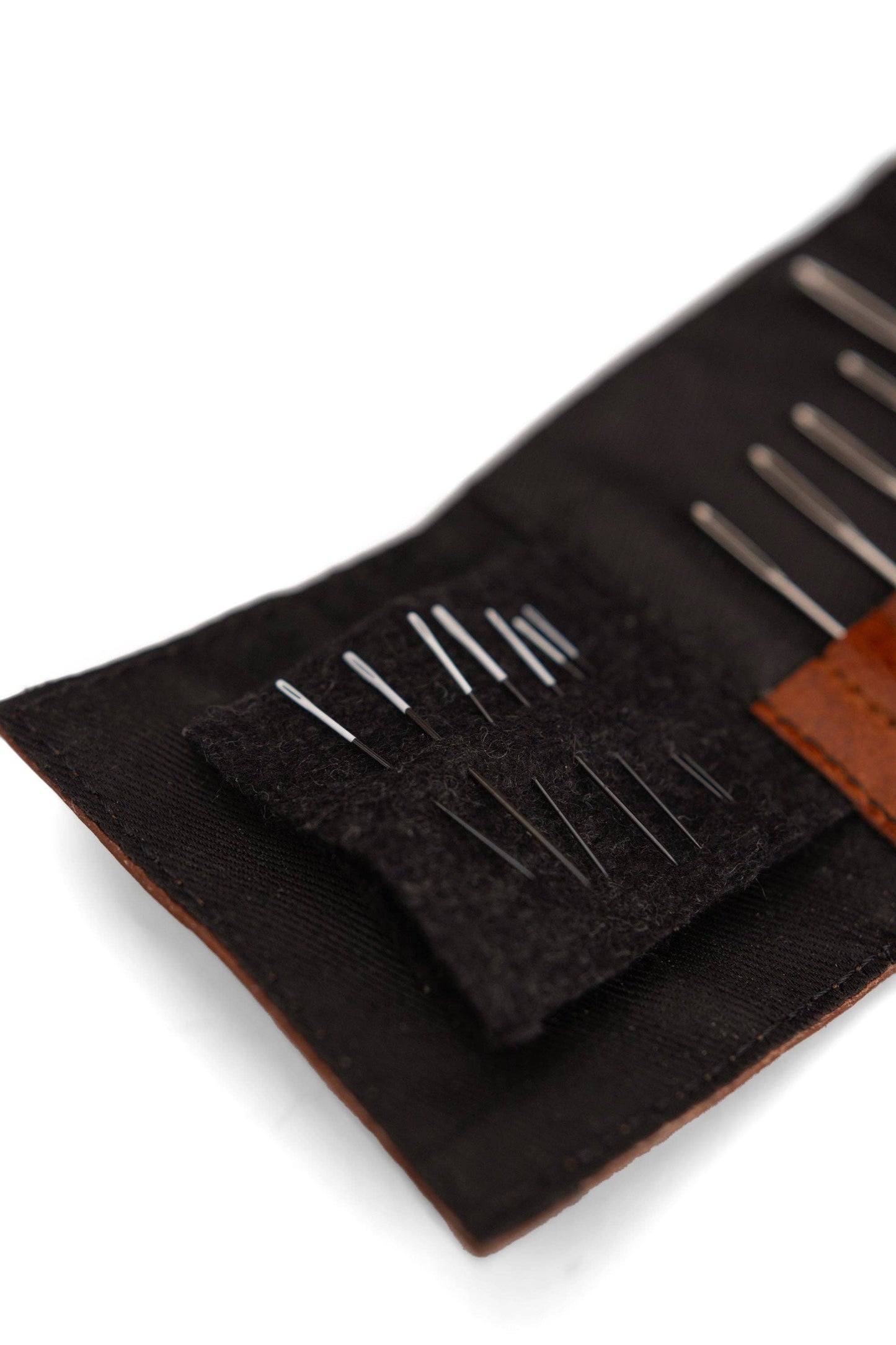 Muud - Carla Needle Case